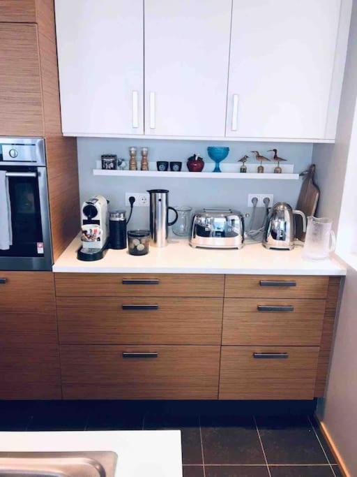 Stylish And Relaxing Two Bedroom Appartment, View Over Harbour Hafnarfjörður 外观 照片